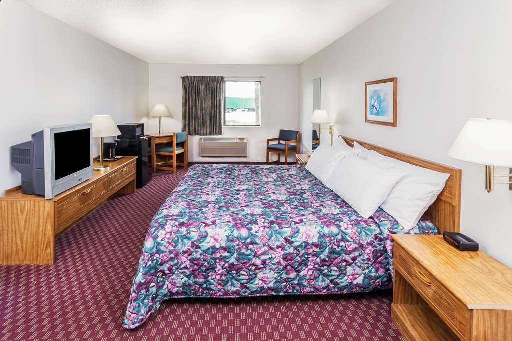 Super 8 By Wyndham Hebron Lowell Area Cameră foto